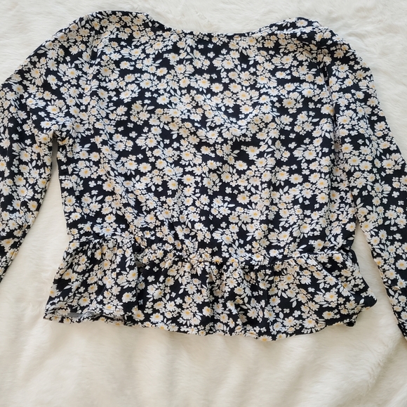 Hollister Black With Daisies Top - Picture 8 of 14